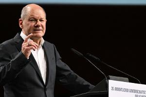 Bundeskanzler Scholz besucht DFB-Frauen