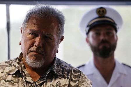 Surfen bei Olympia: Tahitianer gegen Aluminiumturm im Meer