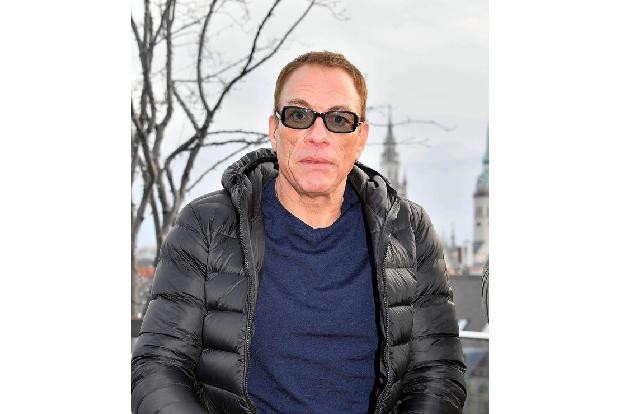 Von Jean-Claude Van Damme erwartet niemand Oscar-verdächtige Darbietungen vor der Kamera, doch der Action-Star schämt sich trotzdem für eine schauspielerische Leistung, die er 1996 als Gaststar in der ...