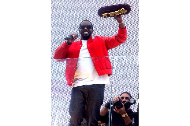 P. Diddy ist schon länger dabei: 2014 stieg er mit 50 Prozent beim Edel-Tequila DeLeón ein. Die anderen 50 Prozent verblieben beim international operierenden Getränke-Riesen Diageo, für den er bereits ...