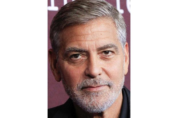 George Clooney kann mehr als nur Kapsel-Kaffee. Nachdem der smarte Schauspieler gemeinsam mit Cindy Crawfords Mann Rande Gerber gleich kistenweise hausgemachten Tequila vernichtete (die beiden haben b ...