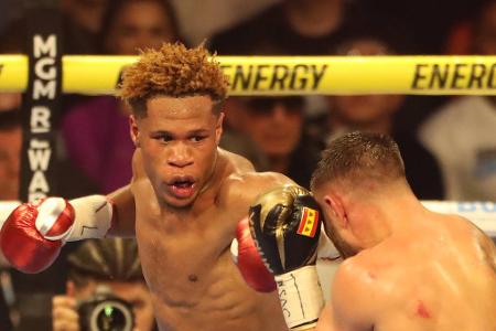 Platz 7 - Devin Haney (USA) - Leichtgewicht - Der Edeltechniker hält im prestigeträchtigen Leichtgewicht (bis 61,24 kg) alle vier Gürtel, bezwang zudem Großmeister Vassiliy Lomachenko nach Punkten. Haney steigt nun ins Halbweltergewicht auf, fordert im Dezember WBC-Weltmeister Regis Prograis heraus.