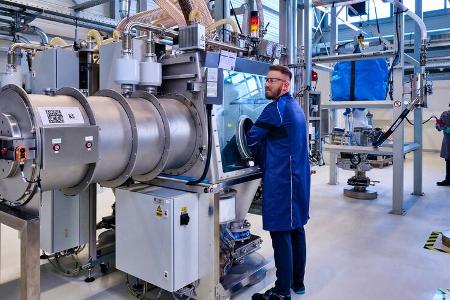 BMW Batteriezellen Fabrik Batterie CMCC Parsdorf Produktion