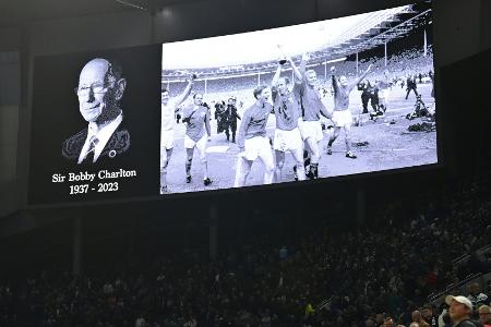 Vor jedem Premier-League-Spiel: Applaus für Bobby Charlton