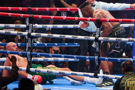 Fury besiegt Ngannou hauchdünn nach Punkten