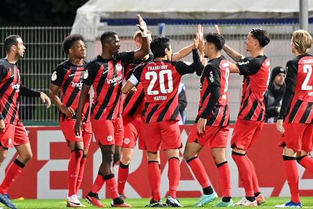 Frühes Tor und viel Leerlauf: Frankfurt im Achtelfinale