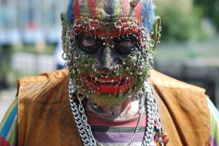 Tattoos, Piercings und Co: Die extremsten Körperverletzungen
