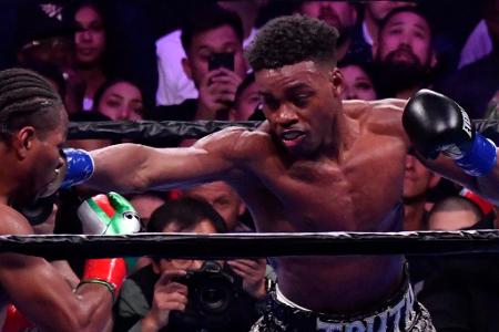 Platz 8 - Errol Spence jr. (USA) - Weltergewicht - Von 2017 bis 2023 war 'The Truth' IBF-Champion in der 147-Pfund-Klasse. Siege über Top-Gegner wie Kell Brook, Mikey Garcia und Shawn Porter untermauern seine Klasse. Kassierte gegen Terence Crawford im Kampf um die Welter-Herrschaft und den Pound-for-Pound-Thron eine herbe Niederlage.