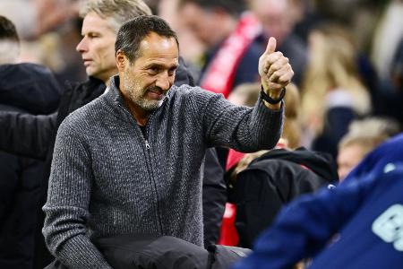 Kriselndes Ajax gewinnt bei van 't Schips Debüt