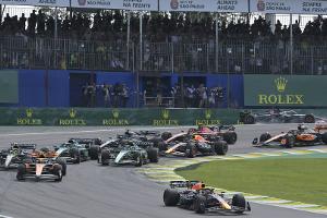 Formel 1: Erster Start misslingt - Leclerc schon raus
