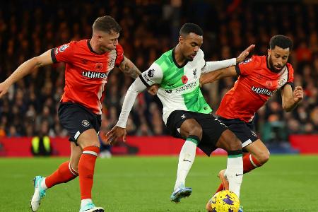 Diaz gleicht spät aus - Liverpool müht sich gegen Luton