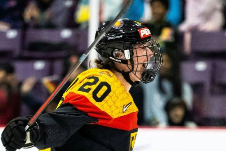 Eishockey: DEB-Frauen gewinnen Deutschland-Cup-Auftakt