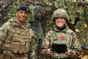 Prinzessin Kate: Beim Truppenbesuch steuert sie eine Drohne