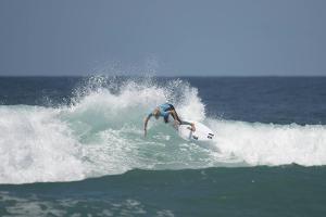 Weltrekord: Australierin surft Monsterwelle