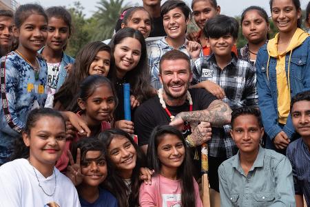 David Beckham besucht Jugendzentrum und Cricketspiel in Indien