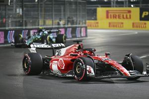 Nach Gully-Drama: Ferrari dominiert nächtliches Training