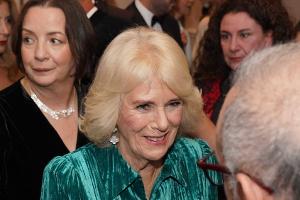 Lob dank Selbstironie: Königin Camilla überrascht bei Presse-Award