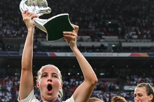 Nach über einem Jahr: Mead zurück in Englands Nationalteam