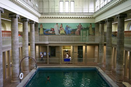 Blick ins Stadtbad Neukölln in Berlin