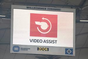 Medien: VAR-Unterstützung durch Ex-Profi als Test