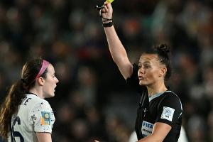 England: Frauenfeindliche Gesänge gegen Schiedsrichterin