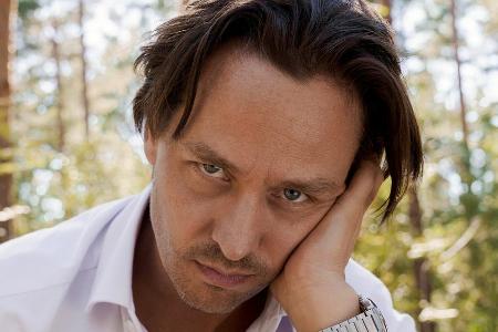 Tom Schilling ergattert Hauptrolle in neuer Krimiserie bei Netflix