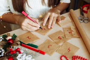 Adventskalender befüllen: Nachhaltige Ideen für Kinder und Erwachsene