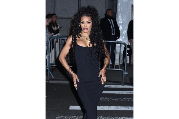 Sängerin und Choreographin Teyana Taylor posiert hier für die Fotograf*innen.