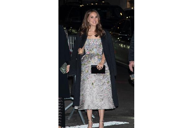 Sag es mit Blumen - Natalie Portman verbreitete mit ihrem geblümten Kleid einen Hauch von Frühling im kalten New York.