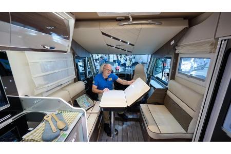 Sitzgruppe, Tisch, Längsbank, Hubbett