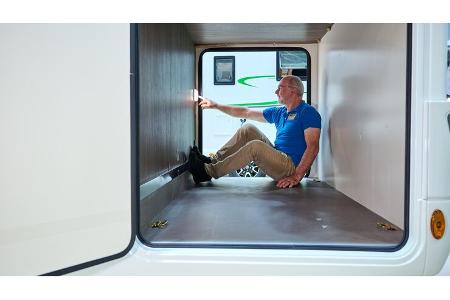 Heckgarage, Licht, Mann, Heckklappen