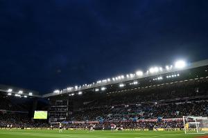 Drei Polizisten vor Villa gegen Legia verletzt