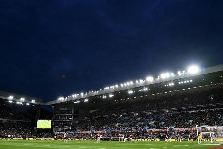 Drei Polizisten vor Villa gegen Legia verletzt