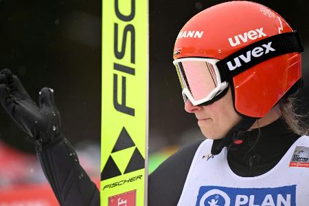 Skispringen: Schmid startet mit Rang acht