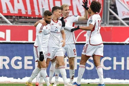 Kiel, Düsseldorf und Fürth bleiben mit Siegen oben dran