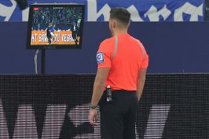 VAR: DFB-Schiedsrichter bereiten sich auf Stadionansagen vor