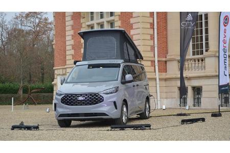 Camper, Dachzelt, grau, Ford Transit, City by Dreamer, Gebäude