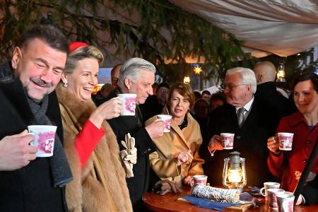 Belgisches Königspaar genießt Glühwein in Dresden