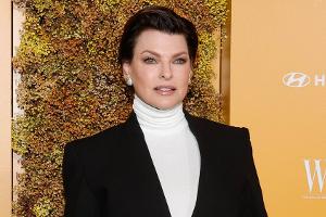 Linda Evangelista sensibilisiert für Brustkrebs-Früherkennung