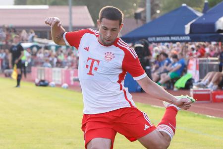 Raphaël Guerreiro (ab 46.) - Note: 5,0 - Deutlich offensiver ausgerichtet als Davies. Das ermöglichte der Eintracht riesige Lücken. Wirkte mit dem Ball am Fuß völlig verunsichert und brachte kaum einen Ball an den eigenen Mann.