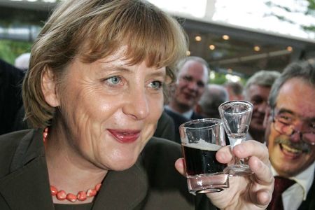 Merkel mit Drink