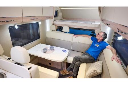 Sitzgruppe, Alkovenbett, Bett, Mann