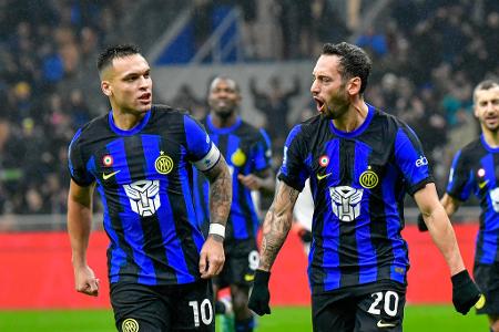 Platz 3 - 21 Tore: Martínez (14) und Calhanoglu (7) - Inter Mailand/Serie A