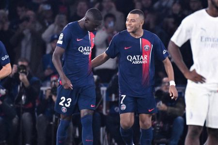 Platz 4 - 19 Tore: Mbappé (15) und Kolo Muani (4) - Paris Saint-Germain/Ligue 1