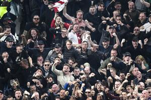 Ausschreitungen in Amsterdam - AEK-Fans verletzten Ordner