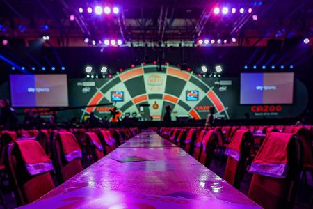 Zahlen und Fakten zur Darts-WM - Perfektion im Darts wird über Zahlen definiert. Doch auch darüber hinaus gibt es rund um die Darts-WM (15. Dezember bis 3. Januar) in London einige bemerkenswerte Nummern. Die Zahlen und Fakten zur verrückten Show im Ally Pally: