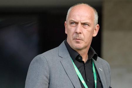 Auf die Frage eines Journalisten, ob er den Schiedsrichter einen 'Sack' genannt habe: 'Was? Wie? Ich? Moment mal. Ich ruf mal eben meinen Anwalt an und frag, ob ich das sagen darf.'