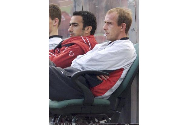 Auf die Frage nach seiner Beziehung zu Youri Djorkaeff: 'Ich lerne nicht extra Französisch für die Spieler, wo dieser Sprache nicht mächtig sind.'