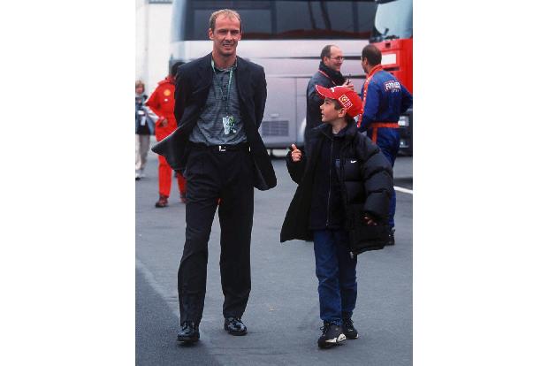 Vor einigen Jahren auf die Frage, wer Formel-1-Weltmeister wird: 'Schumi, wer sonst? Der andere kann doch nichts.'