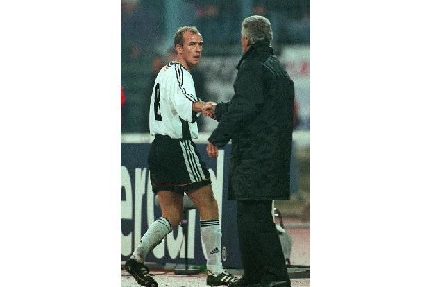 Nach dem Aus der deutschen Nationalmannschaft bei der EM 2000: 'Jetzt weiß man, dass Erich Ribbeck wirklich keine Ahnung hat.'